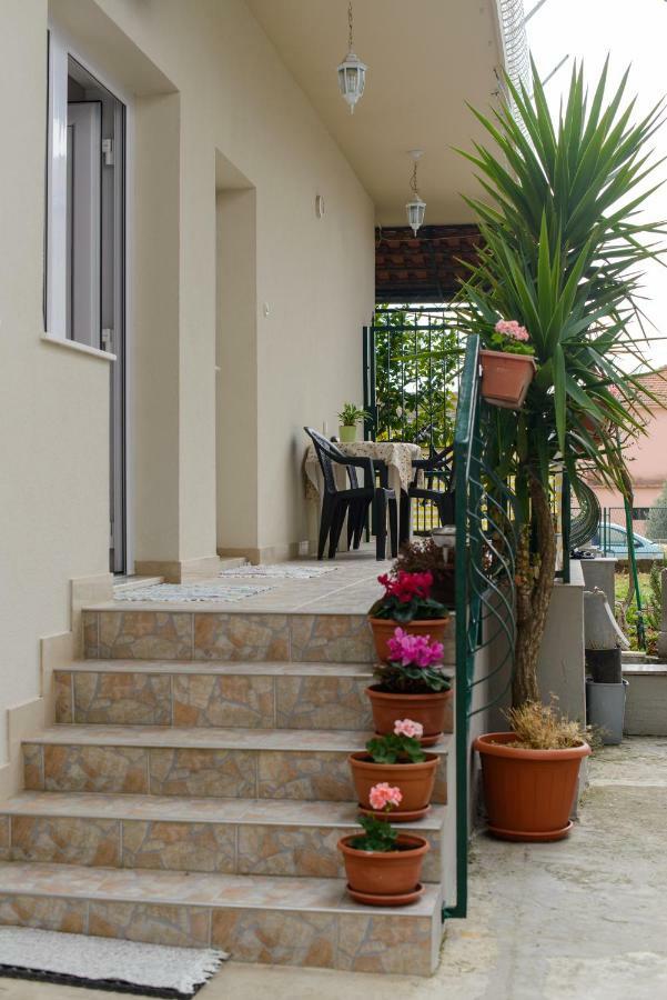 Apartment Sara Trogir Exterior foto